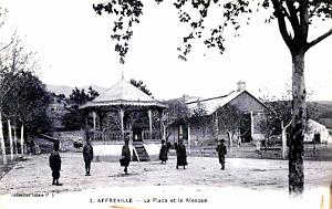 AFFREVILLE - PLACE ET KIOSQUE